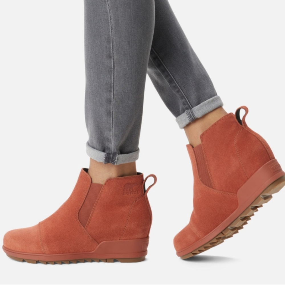 Sorel Evie pull on booties.